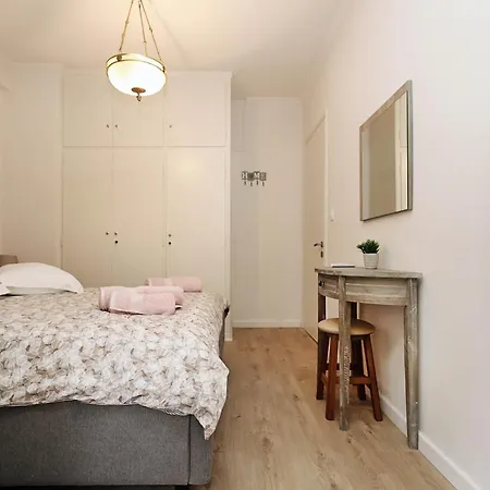 Apartment Politis' Home! *